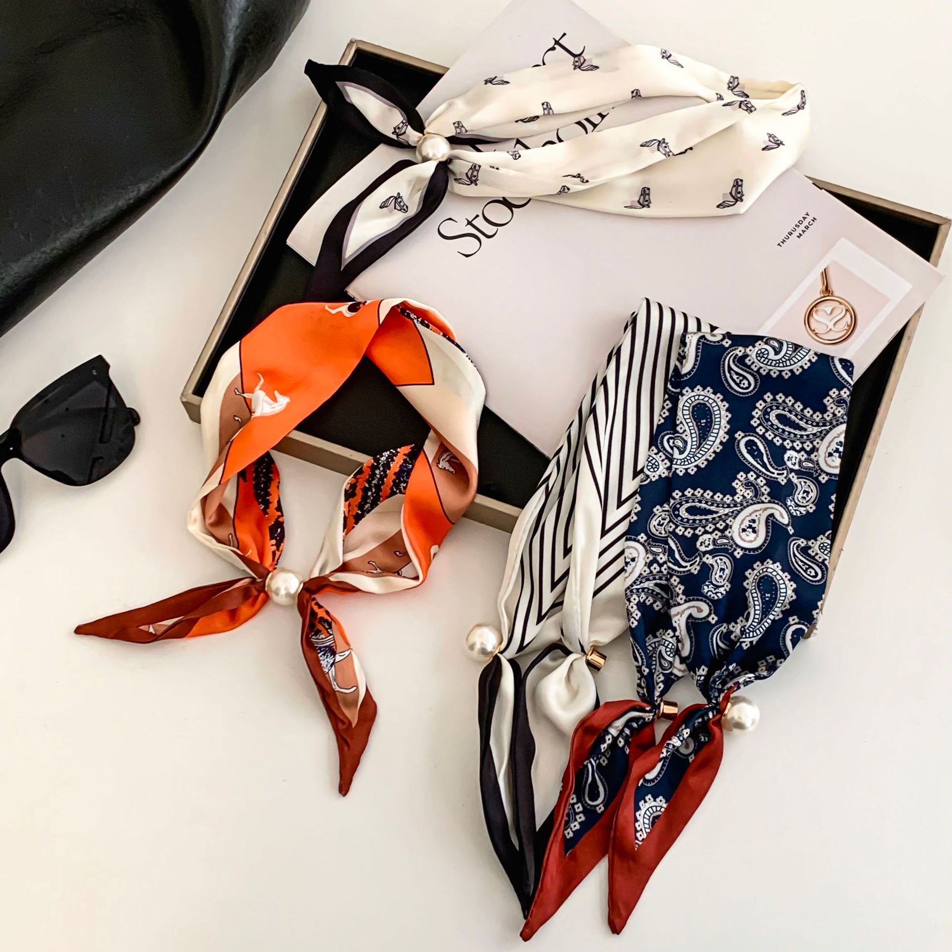 Cashew Flower Silk Scarf Effor - مراجعة Ascot Neck Scarf وسعره