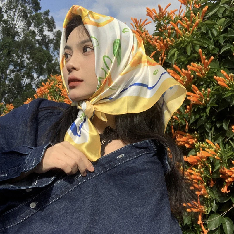 70cm Square Lemon Print Yellow - مراجعة Ascot Neck Scarf وسعره