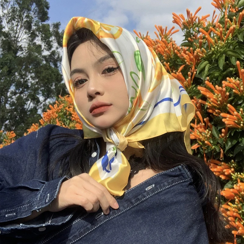 70cm Square Lemon Print Yellow - مراجعة Ascot Neck Scarf وسعره