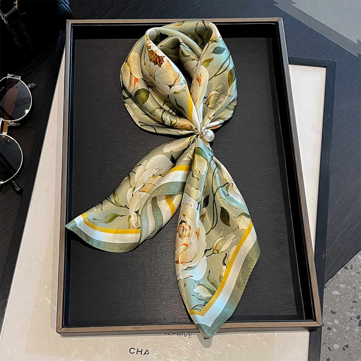 Designer Floral Square 65cm Ne - مراجعة Bandana Cotton وسعره