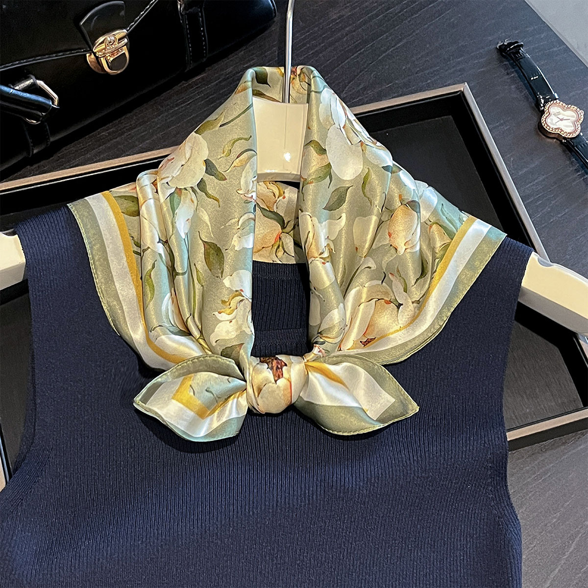 Designer Floral Square 65cm Ne - مراجعة Bandana Cotton وسعره