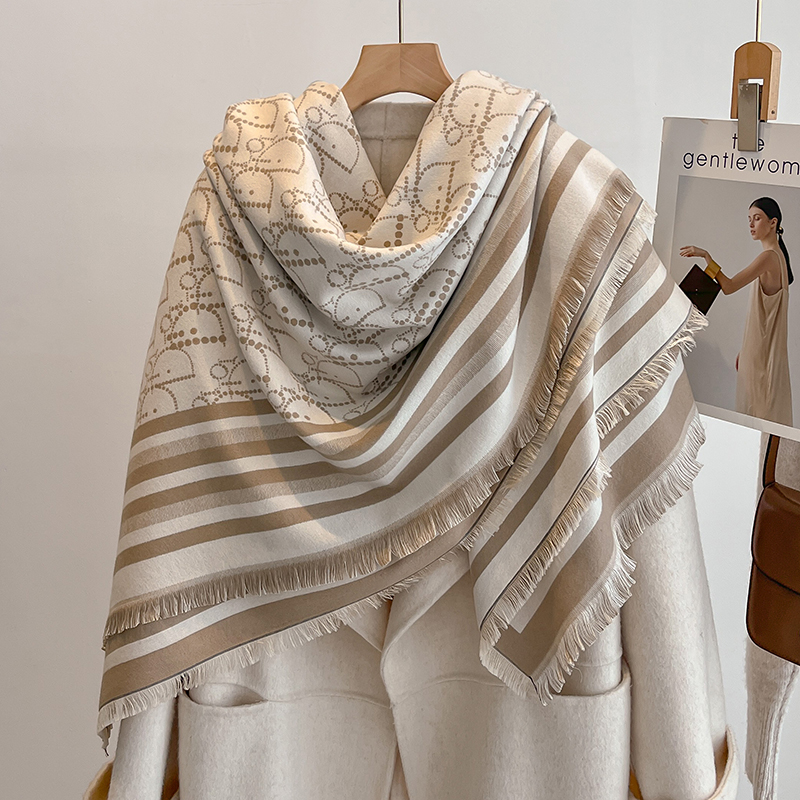 Elegant Striped Design Scarf I - مراجعة Woven Scarf Blanket وسعره
