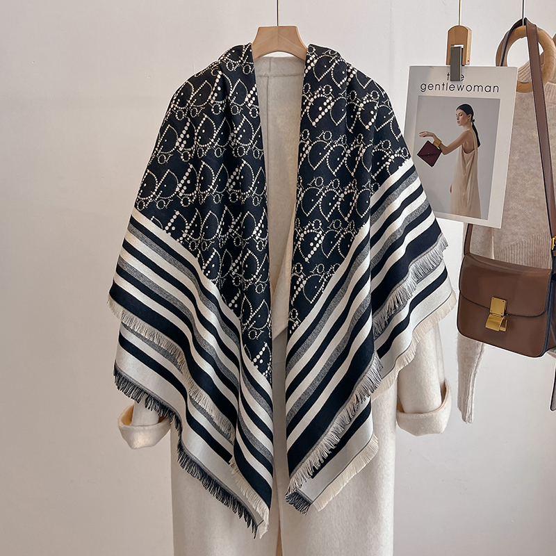 Elegant Striped Design Scarf I - مراجعة Woven Scarf Blanket وسعره