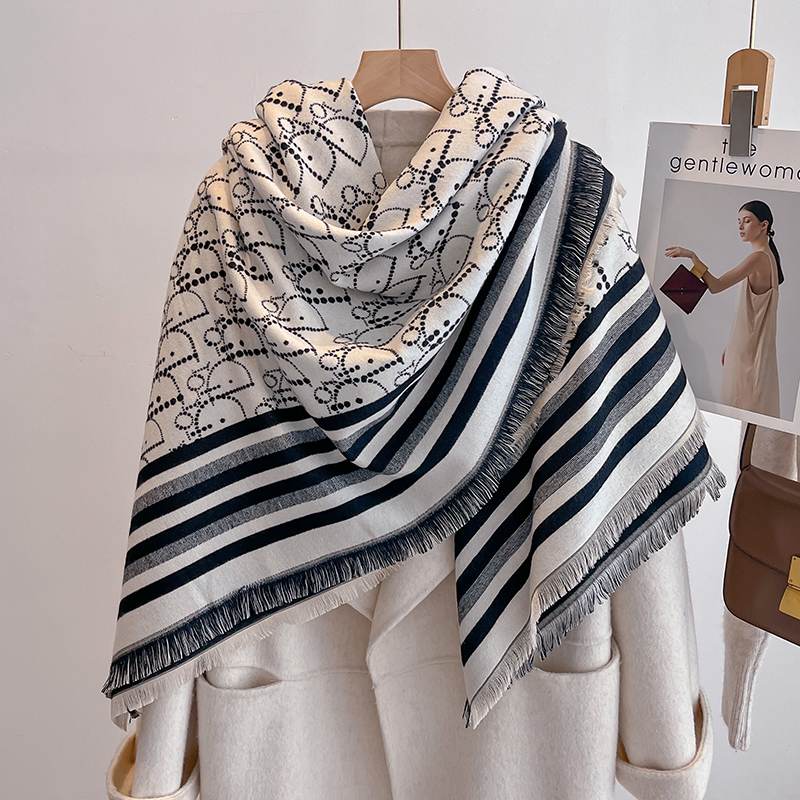 Elegant Striped Design Scarf I - مراجعة Woven Scarf Blanket وسعره