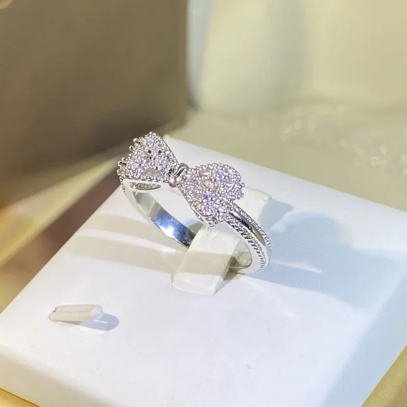 Fancy Bow Ring with Dazzling C - مراجعة Tie Clip Silver وسعره