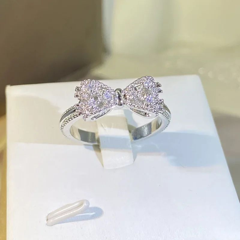 Fancy Bow Ring with Dazzling C - مراجعة Tie Clip Silver وسعره